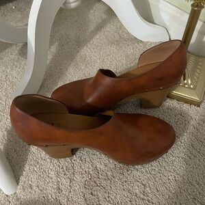 Chic Tan Leather Mules for Women